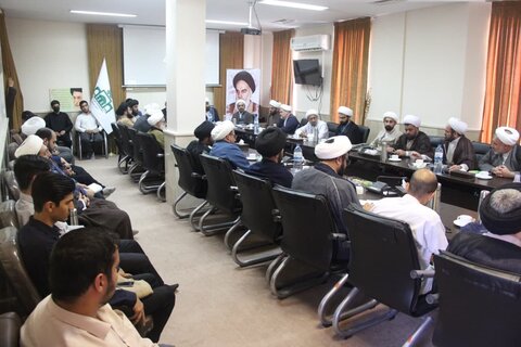 تصاویر / نشست مسئول مرکز راهبری جذب حوزه های علمیه کشور با مدیران وطلاب جهادی مدارس علمیه استان قزوین