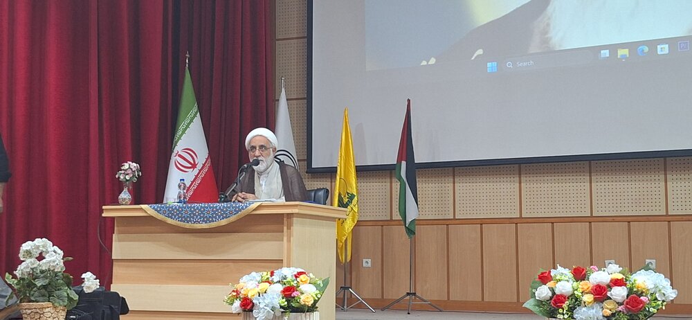 روحانی باید داروی درد مردم باشد، نه صرفاً نسخه‌نویس / لزوم بازخوانی اندیشه‌های امامین انقلاب