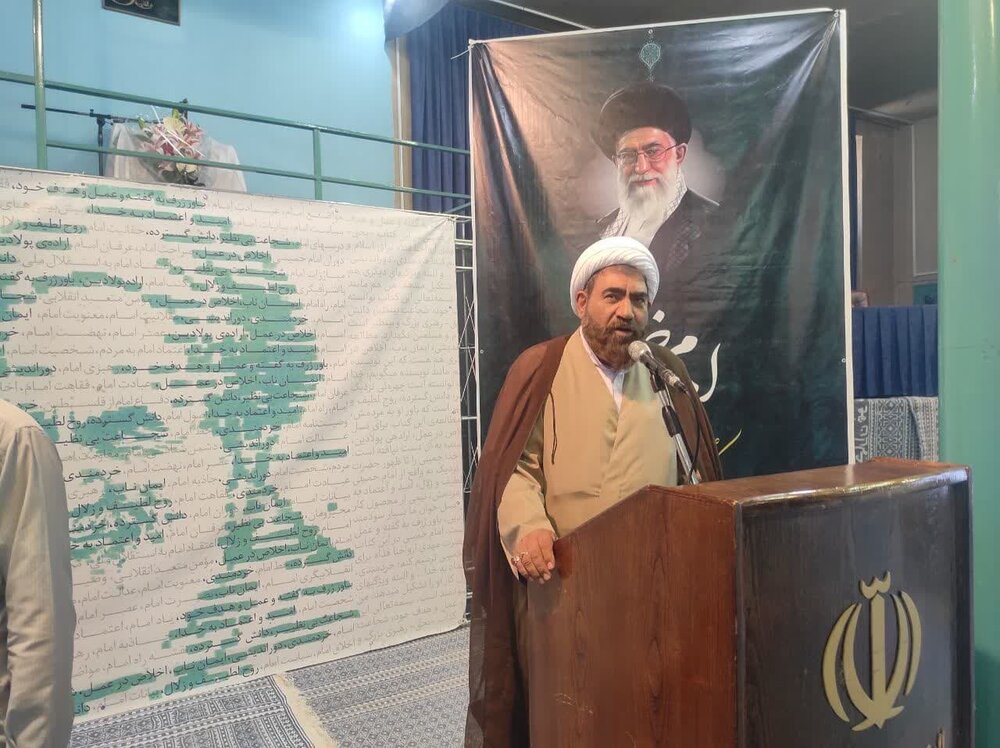 ابعاد شخصیتی حضرت امام خمینی(ره) در جامعه تبیین شود