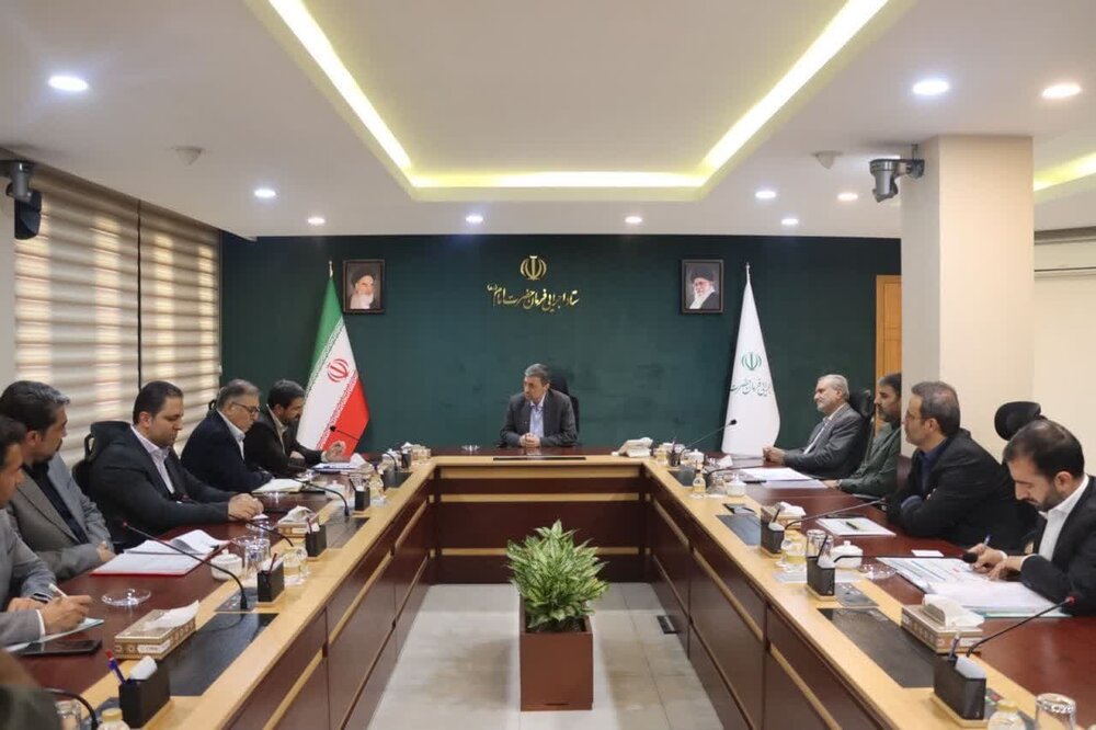 رئیس ستاد اجرایی فرمان امام (ره)،