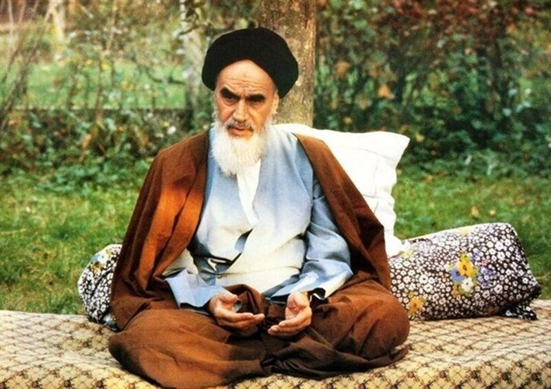 İmam Xomeyninin (r) arzuladığı hövzə canlı, inqilabi, dövrün tələblərini anlayan və xalq yönümlü bir hövzədir / Pir Cəməranın (İmam Xomeyninin) Amerika ilə danışıqlara baxışı necə idi?