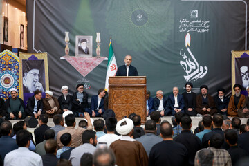 با اتکای به ملت از تحریم عبور خواهیم کرد/ از حقوق علمی و هسته‌ای خود عقب‌نشینی نمی‌کنیم