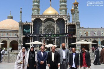 حضور رئیس مرکز فرماندهی توسعه روابط فرهنگی استان‌های جنوبی تایلند در حرم بانوی کرامت