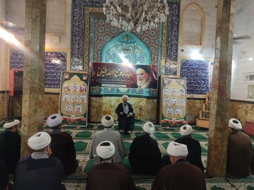 تصاویر/ گردهمایی‌ روحانیون نهاوند بمناسبت گرامیداشت ارتحال حضرت امام خمینی (ره)