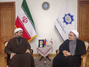 سیره امام خمینی(ره) زمینه‌ساز تعامل ادیان و فرهنگ‌ها است