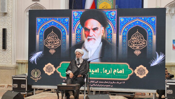 امام خمینی(ره)، روح واقعی انقلاب اسلامی است