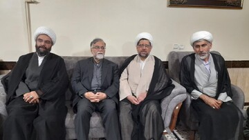 تصاویر/ تکریم از هشت پیرغلام حسینی (ع) هیات زنجیرزنی حضرت حسین ابن علی (ع) خرم آباد