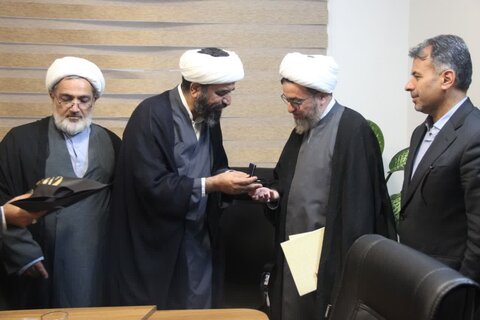 تصاویر / دیدار مسئول مرکز راهبردی جذب حوزه های علمیه کشور با نماینده ولی فقیه در استان قزوین