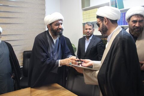 تصاویر / دیدار مسئول مرکز راهبردی جذب حوزه های علمیه کشور با نماینده ولی فقیه در استان قزوین