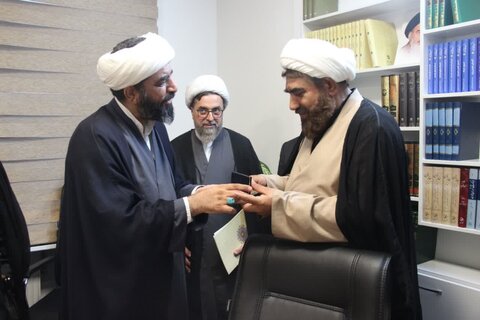 تصاویر / دیدار مسئول مرکز راهبردی جذب حوزه های علمیه کشور با نماینده ولی فقیه در استان قزوین