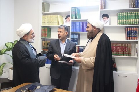 تصاویر / دیدار مسئول مرکز راهبردی جذب حوزه های علمیه کشور با نماینده ولی فقیه در استان قزوین