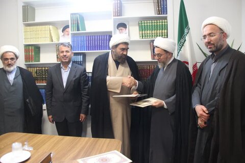 تصاویر / دیدار مسئول مرکز راهبردی جذب حوزه های علمیه کشور با نماینده ولی فقیه در استان قزوین