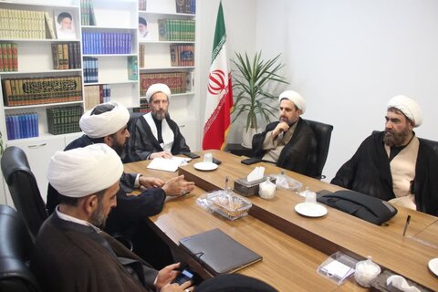 تصاویر / دیدار مسئول مرکز راهبردی جذب حوزه های علمیه کشور با نماینده ولی فقیه در استان قزوین