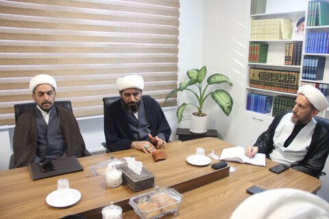 تصاویر / دیدار مسئول مرکز راهبردی جذب حوزه های علمیه کشور با نماینده ولی فقیه در استان قزوین
