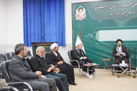 نشست هیات امنای مدرسه علمیه زینبیه خرم آباد با نماینده ولی فقیه در لرستان