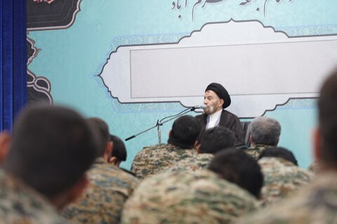 تصاویر دیدار جمعی از کارکنان یگان امنیتی سپاه لرستان با نماینده ولی فقیه در استان