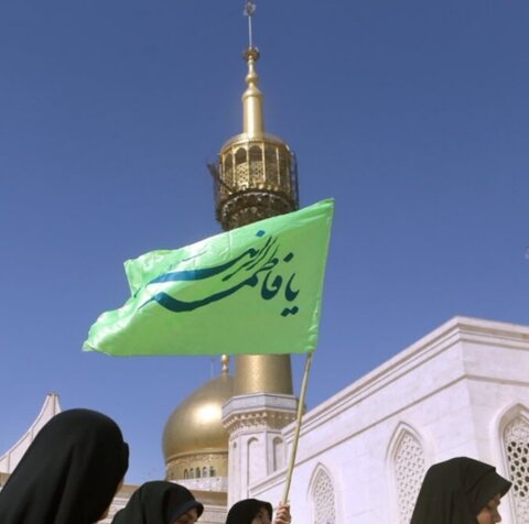 تصاویر/حضورطلاب مدرسه علمیه حضرت صدیقه طاهره غرق آباد درمرقد امام‌خمینی