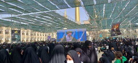 تصاویر/حضورطلاب مدرسه علمیه حضرت صدیقه طاهره غرق آباد درمرقد امام‌خمینی