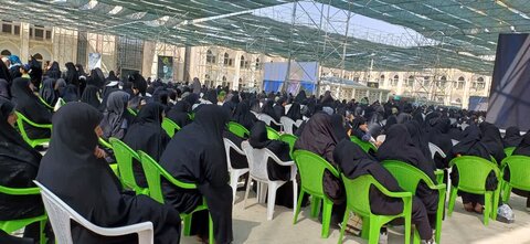 تصاویر/حضورطلاب مدرسه علمیه حضرت صدیقه طاهره غرق آباد درمرقد امام‌خمینی