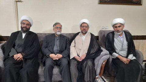 تکریم از هشت پیرغلام حسینی (ع) هیات زنجیرزنی حضرت حسین ابن علی (ع) خرم آباد