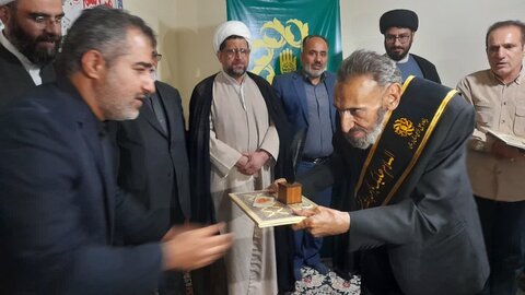 تکریم از هشت پیرغلام حسینی (ع) هیات زنجیرزنی حضرت حسین ابن علی (ع) خرم آباد
