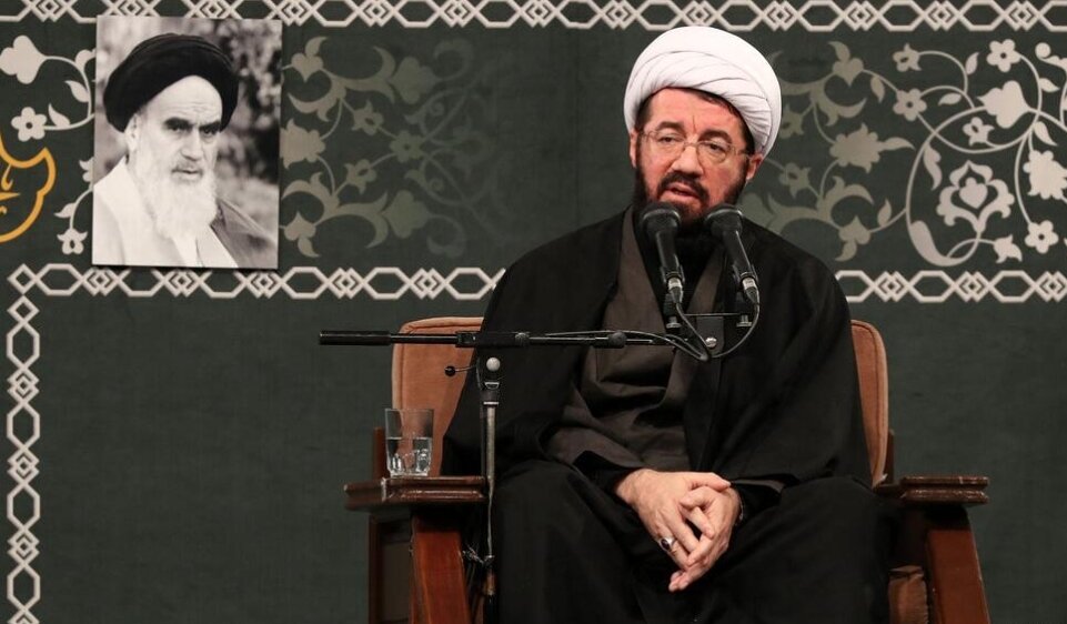 نقشه دشمن از بین بردن غیرت دینی مردم است