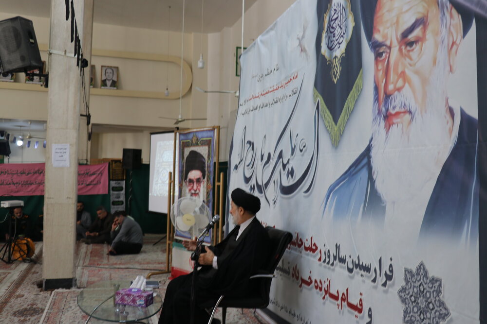 امام خمینی(ره) همواره بر اهمیت اتحاد و وحدت امت اسلامی تأکید میکردند