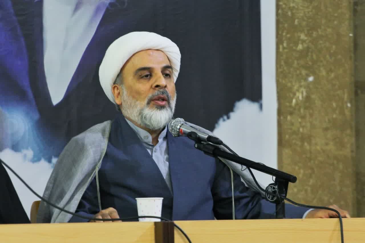 وجه تمایز امامین انقلاب با دیگر رهبران جهان تسلط بر مبانی معرفتی است 