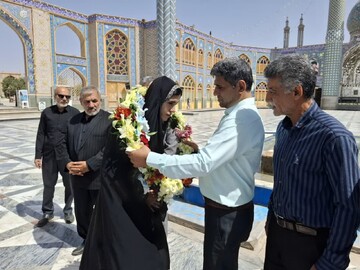 استقبال بانوان خادم حرم هلال بن علی(ع)، از دختر محجبه طلایی دومیدانی آسیا+ تصاویر