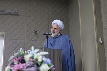 خبرنگار، واسطه‌ امین میان مردم و نظام است