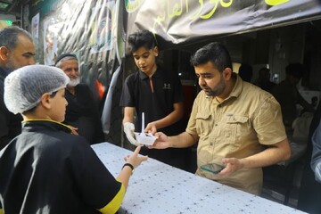 توزیع ۲ هزار پرس غذای گرم از سوی موکب کتائب سیدالشهدا در قم + عکس