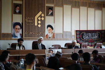 دلیل دشمنی آمریکا با ایران این است که ما در برابرش سجده نمی کنیم