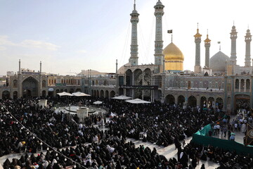 تصاویر/  قرائت دعای عرفه در حرم حضرت معصومه (س)