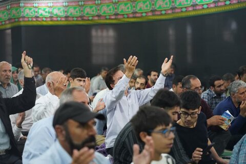 تصاویر قرائت دعای پرفیض عرفه در مصلای الغدیر خرم آباد