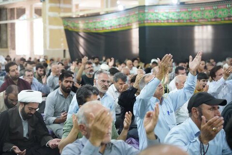 تصاویر قرائت دعای پرفیض عرفه در مصلای الغدیر خرم آباد