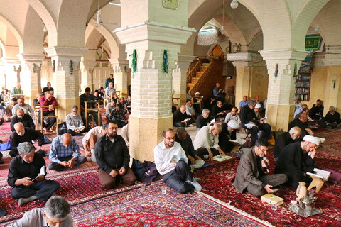 تصاویر/ قرائت دعای عرفه در مساجد استان قم