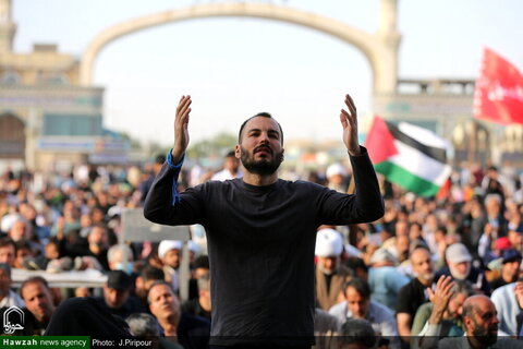 آلاف المؤمنين يشاركون في قراءة دعاء عرفة بالمسجد المقدس في جمكران