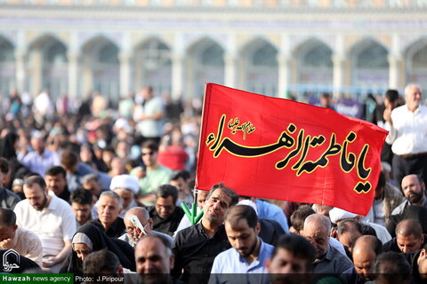 آلاف المؤمنين يشاركون في قراءة دعاء عرفة بالمسجد المقدس في جمكران