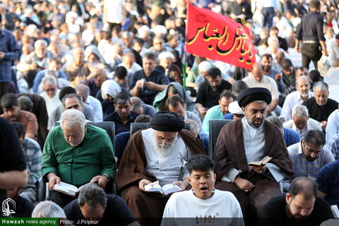 آلاف المؤمنين يشاركون في قراءة دعاء عرفة بالمسجد المقدس في جمكران
