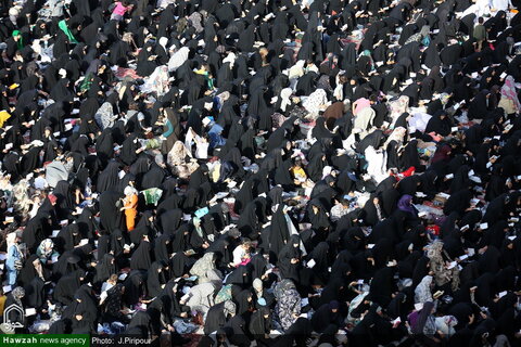 آلاف المؤمنين يشاركون في قراءة دعاء عرفة بالمسجد المقدس في جمكران