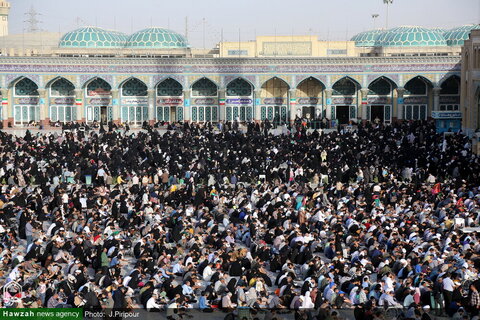 آلاف المؤمنين يشاركون في قراءة دعاء عرفة بالمسجد المقدس في جمكران