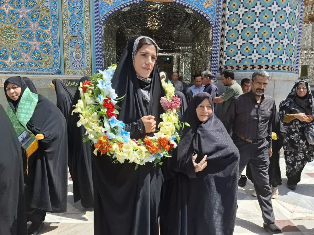 استقبال بانوان خادم حرم هلال بن علی(ع)، از دختر محجبه طلایی دومیدانی آسیا