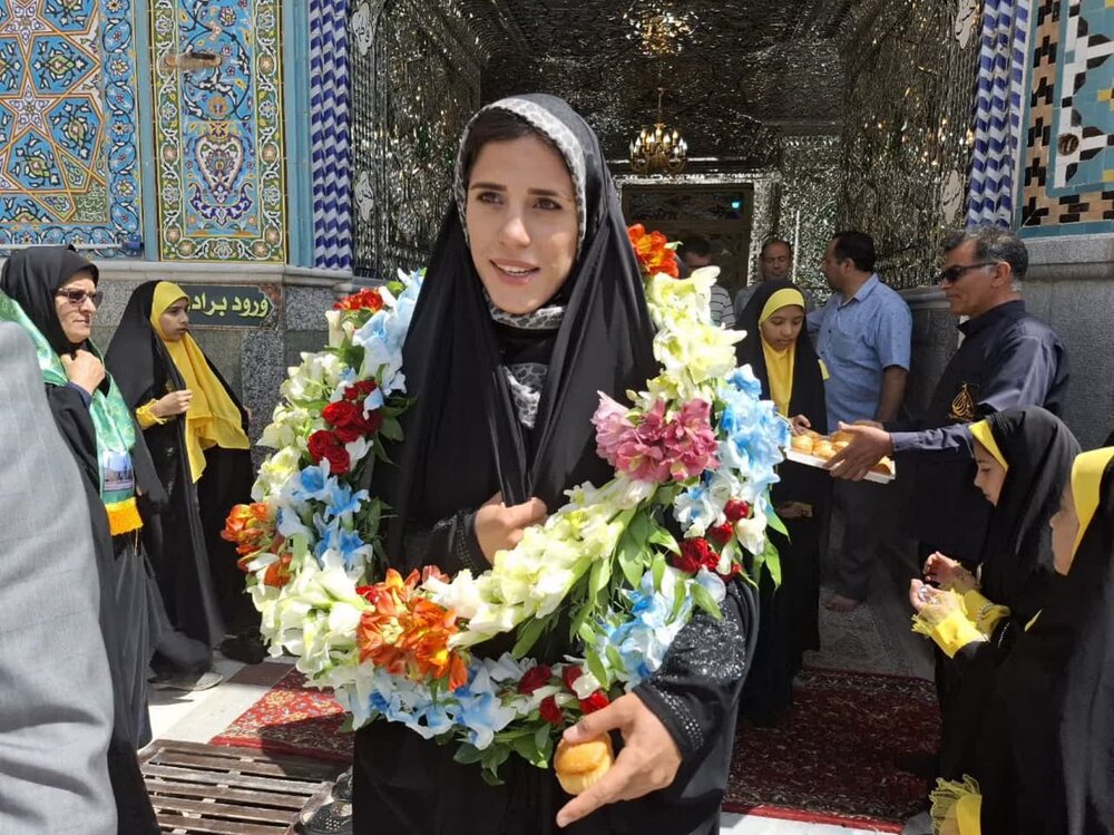 استقبال بانوان خادم حرم هلال بن علی(ع)، از دختر محجبه طلایی دومیدانی آسیا