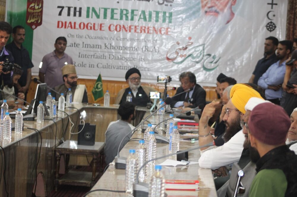 İmam Humeyni Bir Liderin Ötesinde İnsanlık için Direniş ve Adalet Sembolüydü