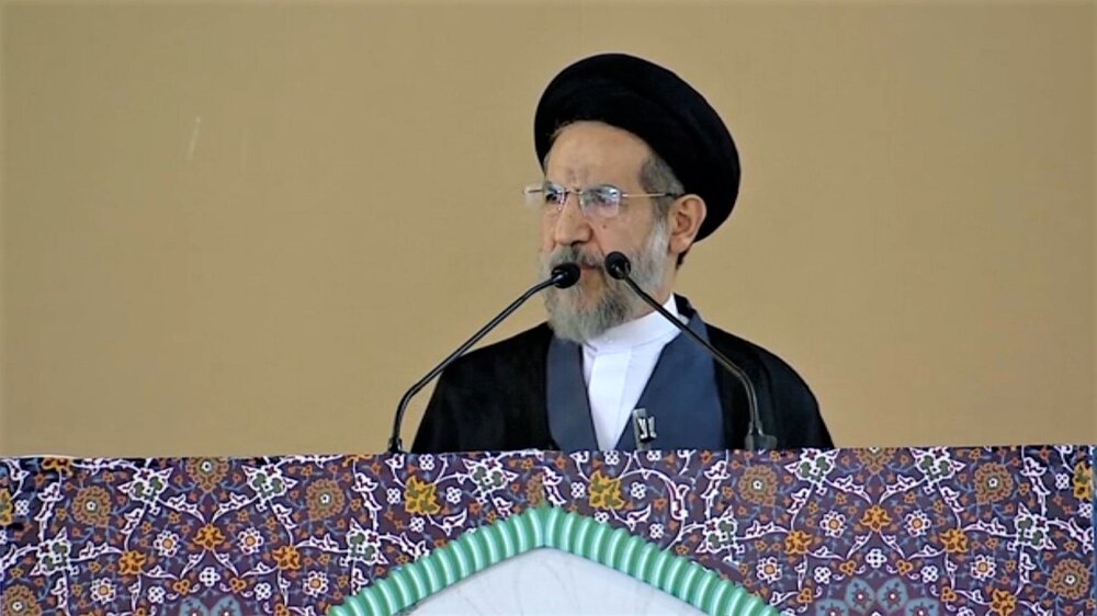 في خطبة عيد الأضحى.. أبو ترابي فرد: الإمام الخميني (قدس سره) نموذج للعقلانية والثبات والتوحيد