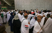 الحجاج يبدؤون رمي الجمرات في أول أيام عيد الأضحى