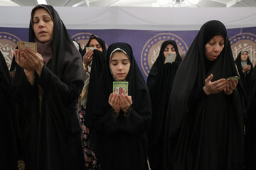 تصاویر/ اقامه نماز عید قربان در حرم مطهر رضوی