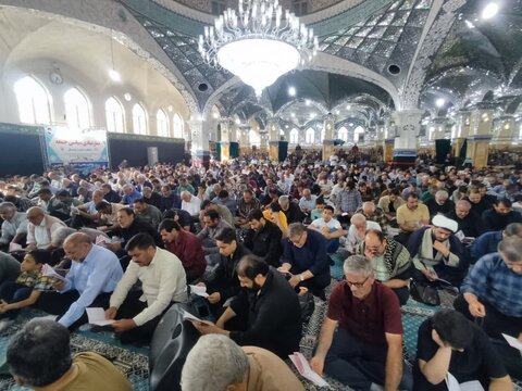 تصاویر/دعای پرفیض عرفه درکنار مضجع شریف حضرت علی ابن باقر (ع)