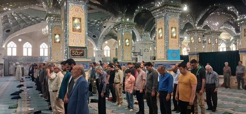 تصاویر/ اقامه نماز عید قربان درآستان علی بن باقر(ع)