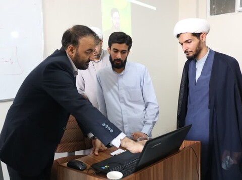 تصاویر/برگزاری کارگاه «شبهه‌شناسی در رسانه و فضای مجازی» در شهر مقدس قم